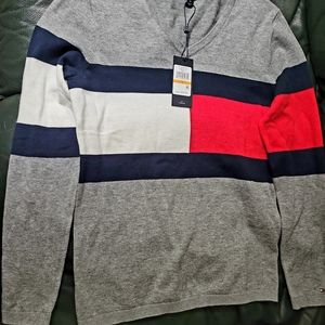 NEW Tommy Hilfiger V-neck Grey Sweater. Women's size Small